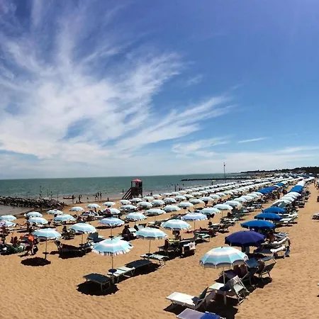 Seafront In Lignano Riviera 别墅 *